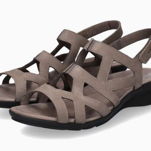 NEW: Women Mephisto Pamela Sandal Pewter Bucksoft 6925 SZ 10